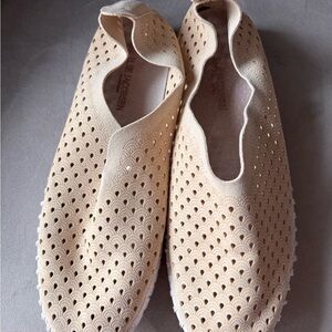 Ilse Jacobsen Beige Perforated Slip-On Moccasins